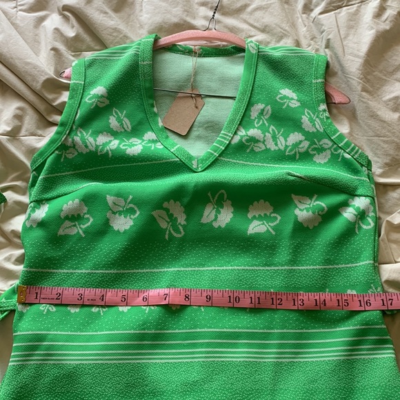 Super cute green flower vintage 70s tank top dress with belt - Picture 14 of 17